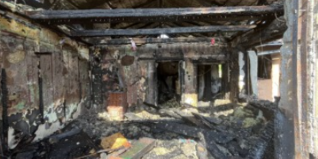 Incendiu casa interior
